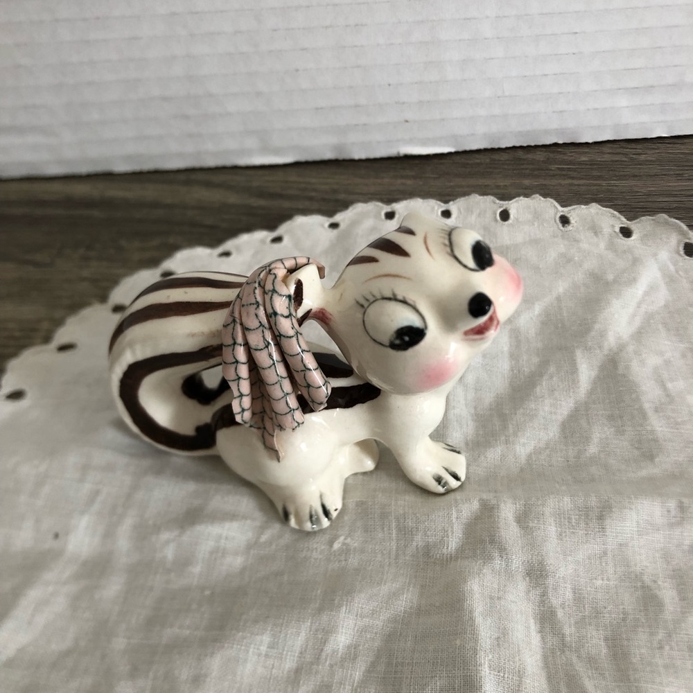 Vtg Anthropomorphic Chipmunk Figurine - Picture 2 of 15